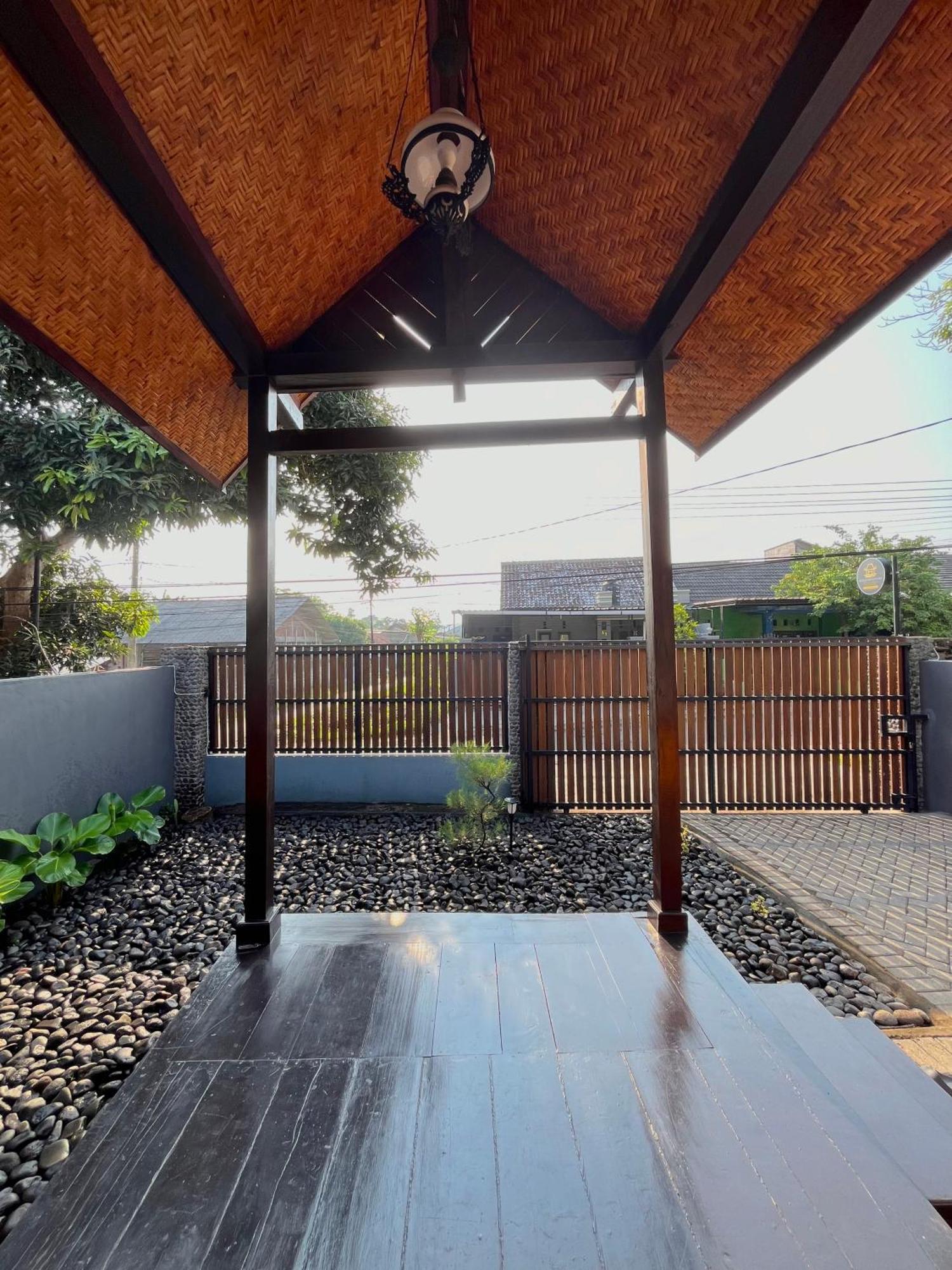 Joglo Homestay Banyuwangi Exterior photo