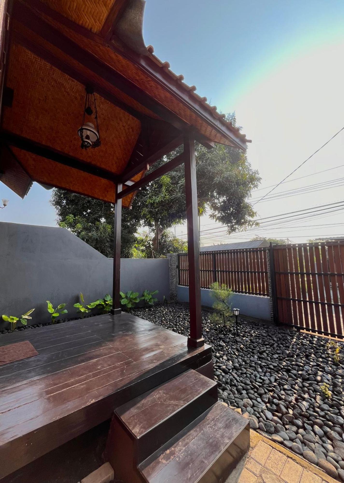 Joglo Homestay Banyuwangi Exterior photo